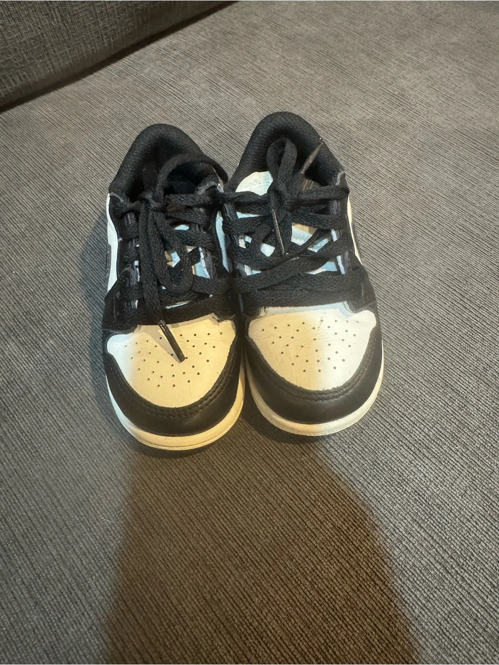 Nike Kids Low-Top Sneakers in Black, White, Gray